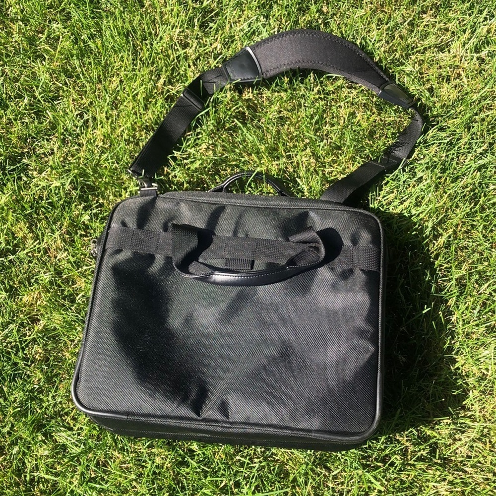 Targus Black Laptop Messenger Briefcase Shoulder Bag - Picture 3 of 8
